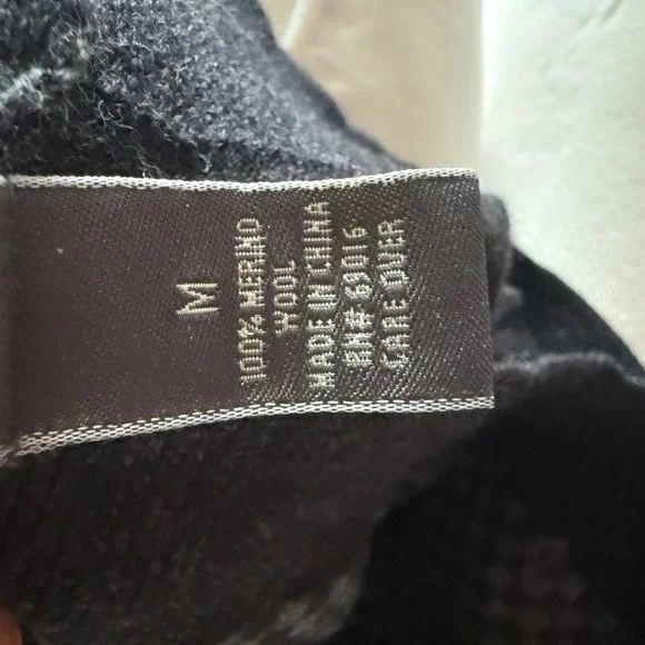 Banana Republic Mens Merino V-Neck Sweater Dark Charcoal Gray Size M RN69016 - Picture 10 of 10